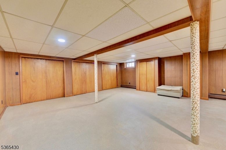 Empty room, Interior, Recessed Lighting, Wooden Walls