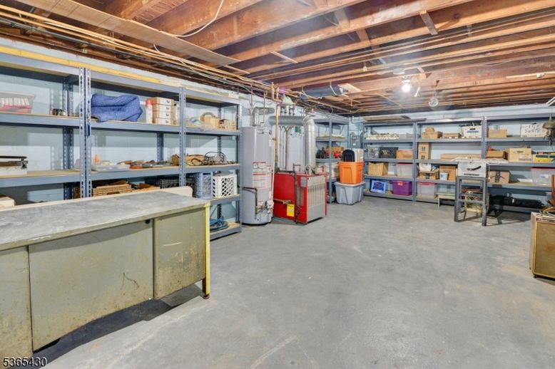 Garage, Interior, Wooden Beams