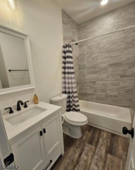 Bathroom, Interior, Recessed Lighting, Wood Texture Flooring