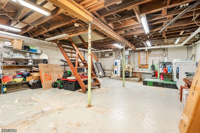 Interior, Washer, Wooden Beams