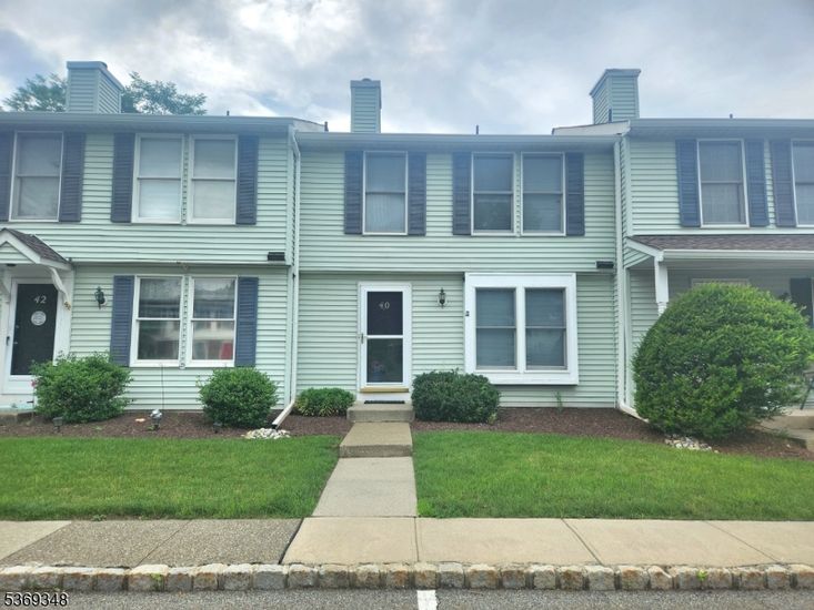 Exterior, Facade, Rowhouse