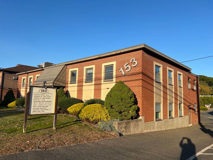 Exterior, Facade, Brick Facade, Cape Cod