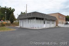 Attached, Exterior, Facade, None