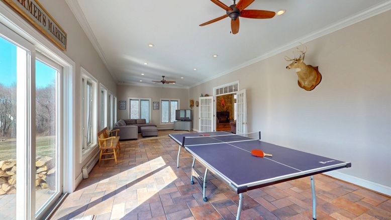 Game Room, Interior, Recessed Lighting
