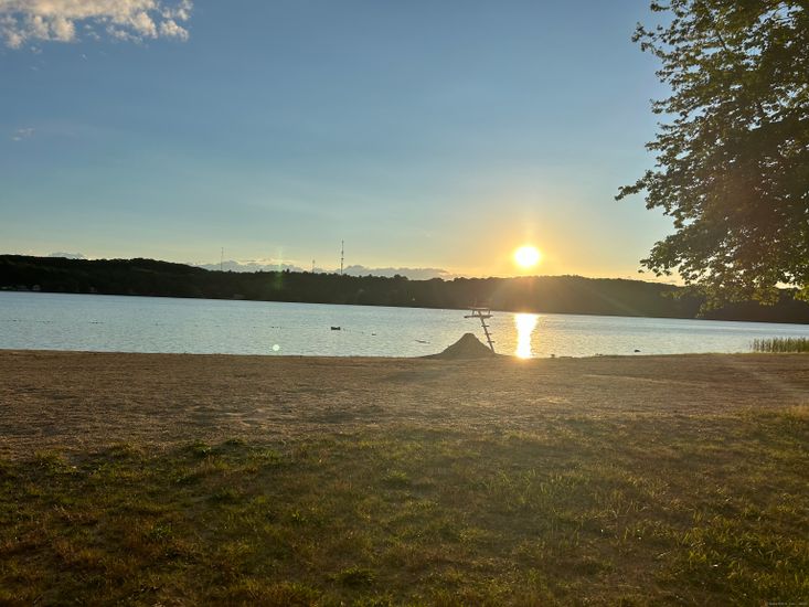 Exterior, Lake