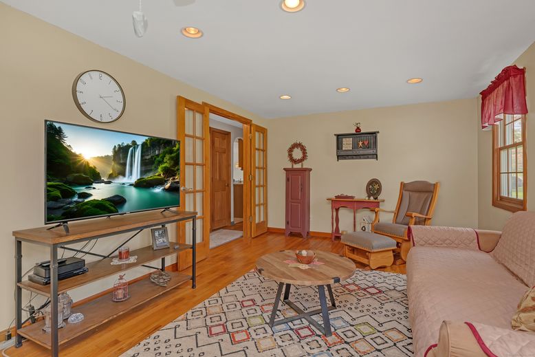 Interior, Living room, Recessed Lighting, Wood Texture Flooring