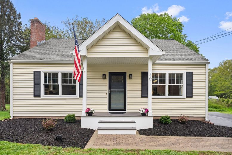 Exterior, Facade, Cape Cod
