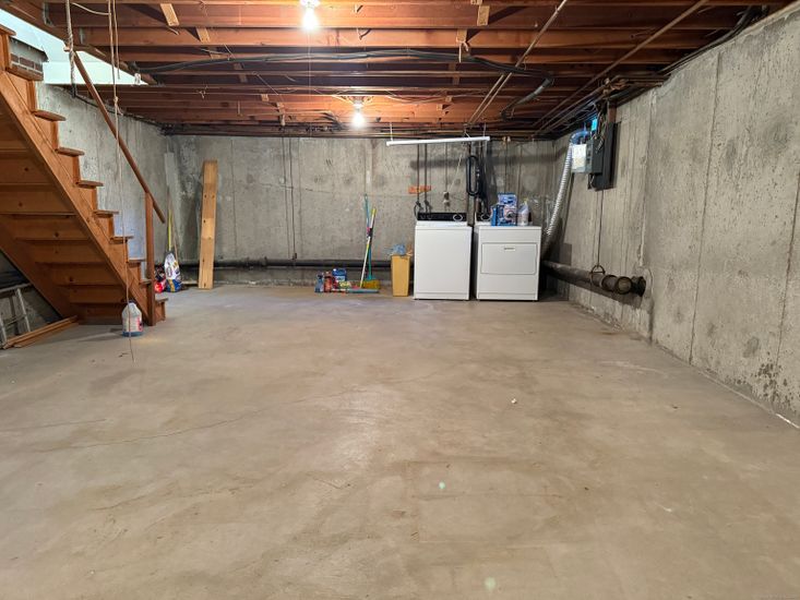 Interior, Washer, Wooden Beams