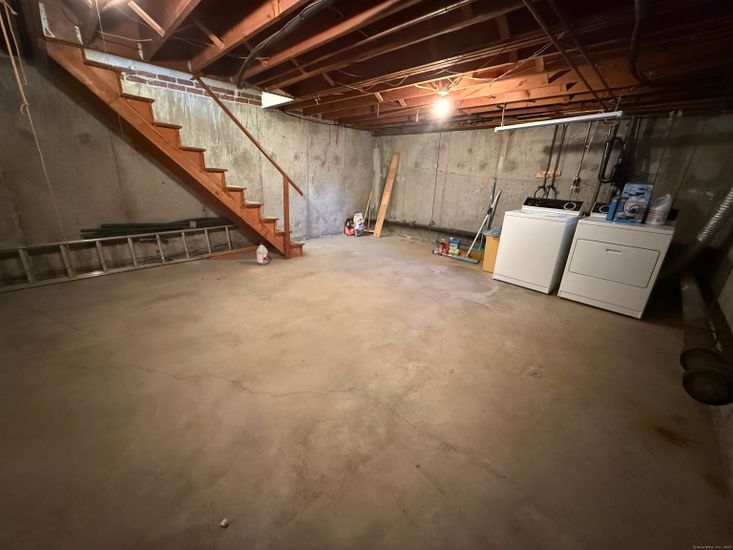 Interior, Washer, Wooden Beams