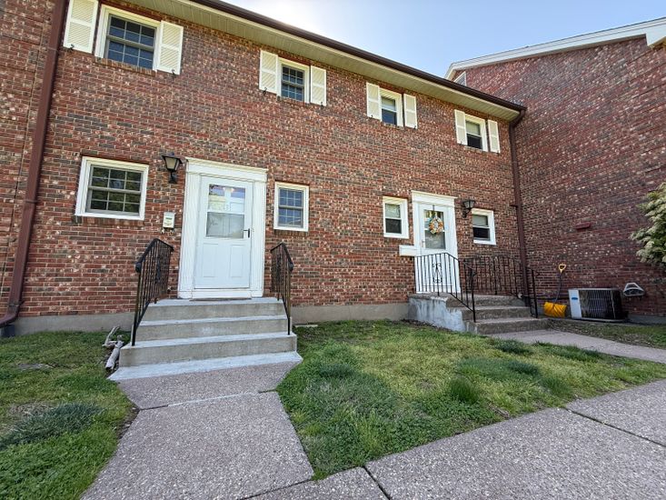 Exterior, Facade, Brick Facade, Georgian
