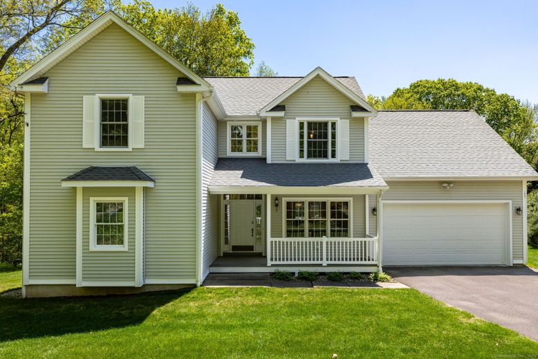 Attached, Exterior, Facade, Farmhouse