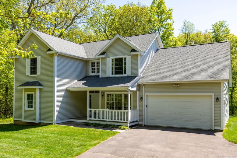 Attached, Exterior, Facade, Farmhouse