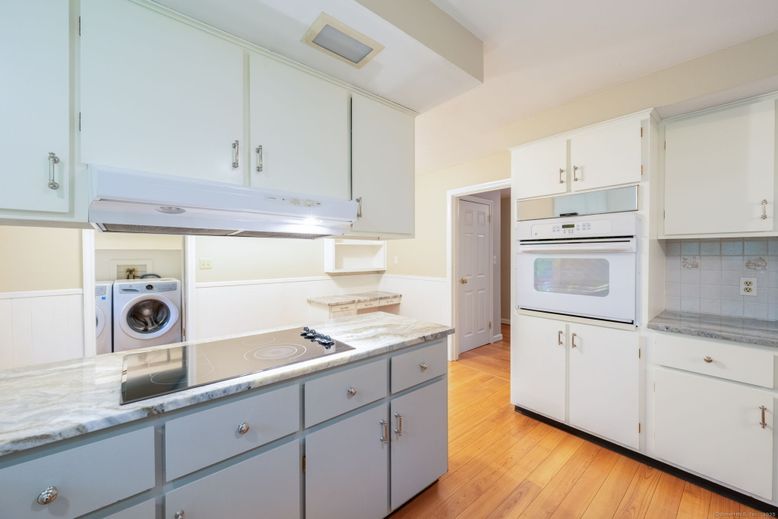 Interior, Kitchen, Washer, Wood Texture Flooring