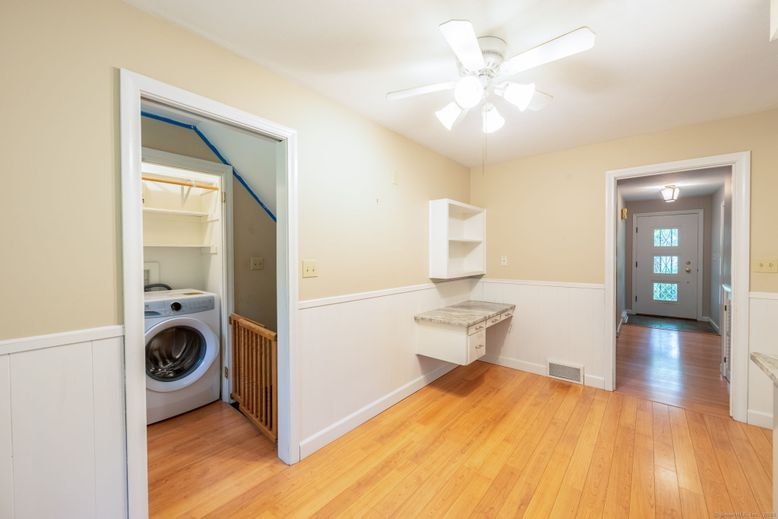 Interior, Utility Closets, Washer, Wood Texture Flooring