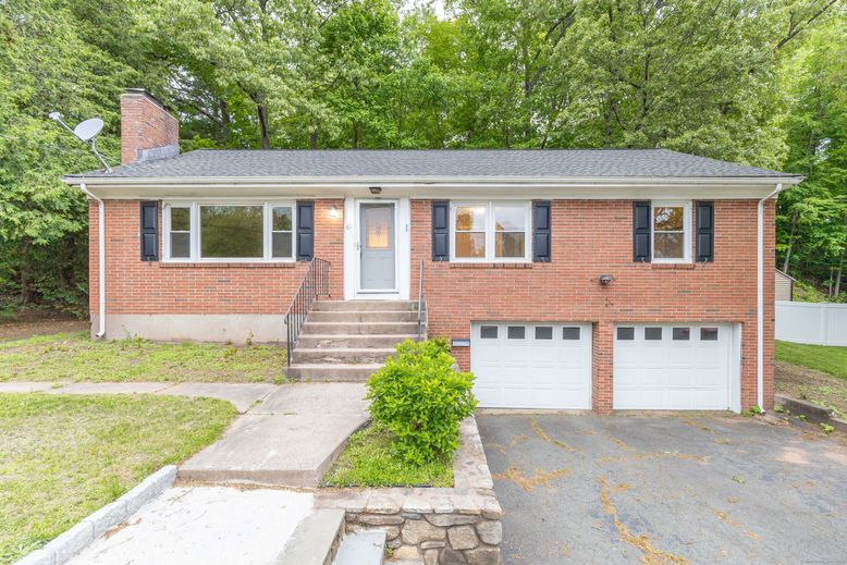 Attached, Exterior, Facade, Brick Facade, Raised Ranch