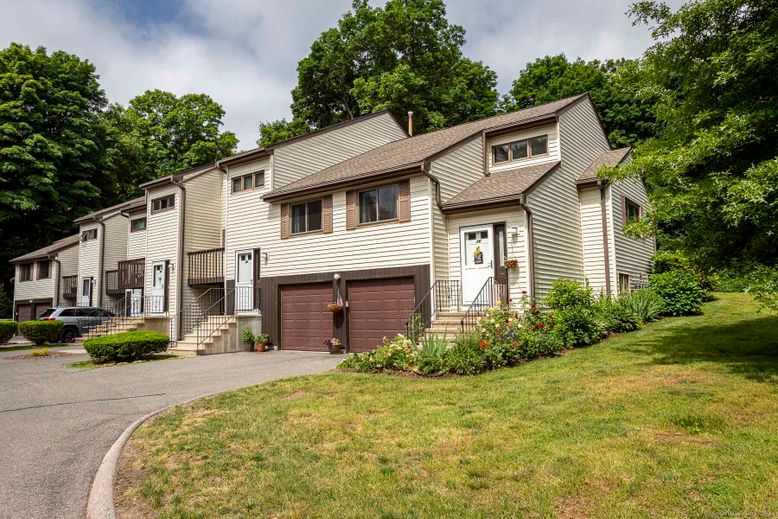 Attached, Exterior, Facade, Raised Ranch