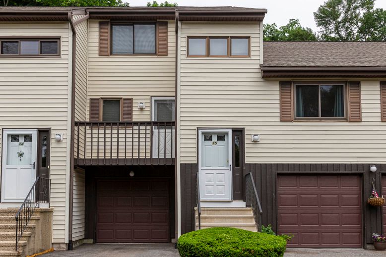 Attached, Exterior, Facade, Rowhouse