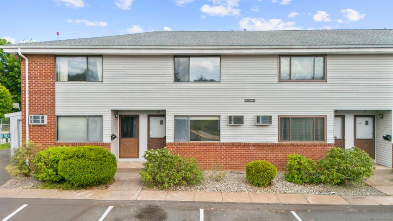 Exterior, Facade, Brick Facade, Raised Ranch