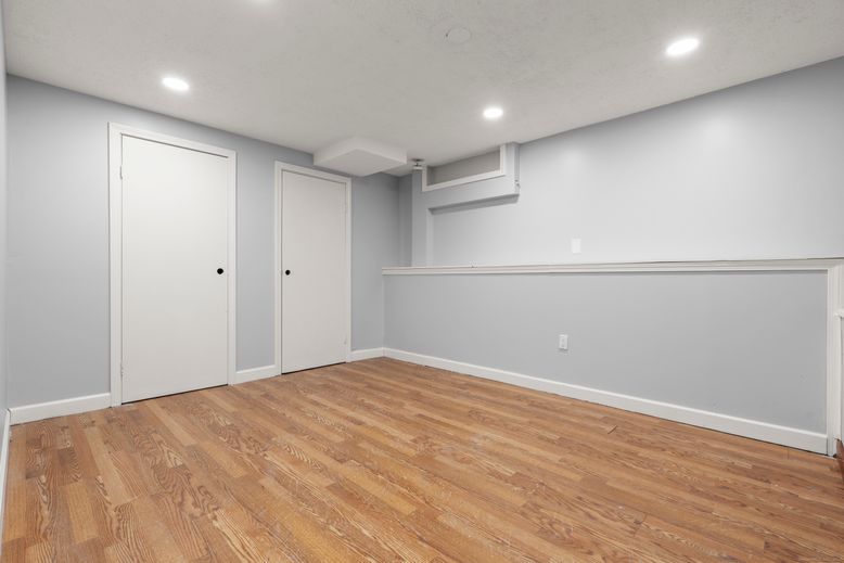 Empty room, Interior, Recessed Lighting, Wood Texture Flooring